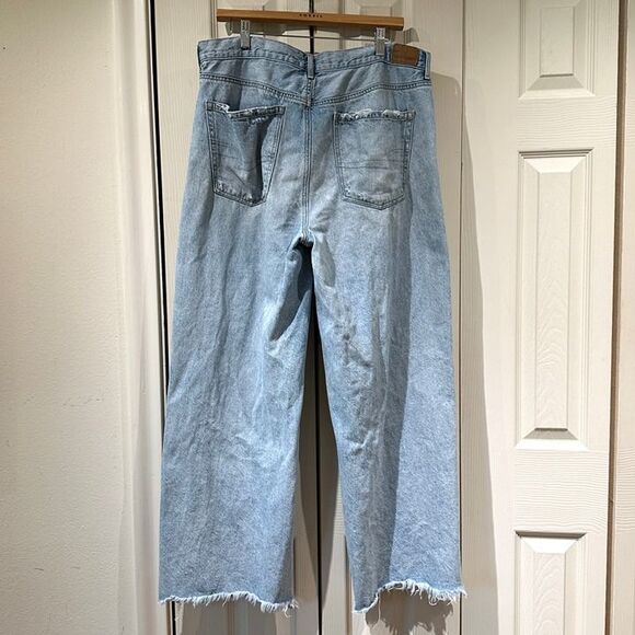 AE Skater Jeans Drapey Rigid Baggy Wide Leg Distressed Light Wash Raw Hem 16 - Picture 5 of 12